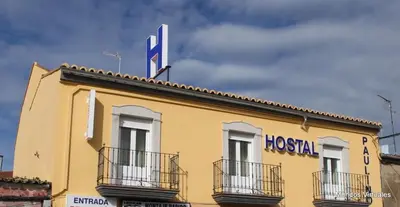 Edificio en el que se encuentra el hostal o pensión