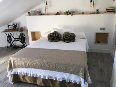 Cama o camas de una habitación en Alojamiento Museo Carmelitano Alba de Tormes