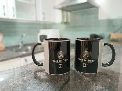 Utensilios para hacer té y café en At Plaza del Duque