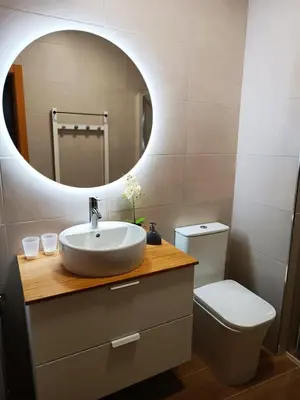 Un baño de At Plaza del Duque