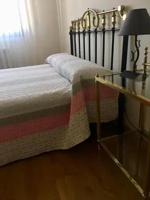 Cama o camas de una habitación en VUT sencilla y cómoda en Ávila capital.