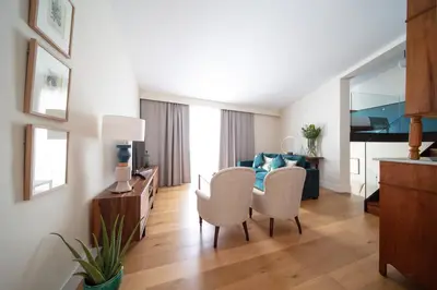 Una televisión o centro de entretenimiento en Apartamentos Habitavit en Cáceres