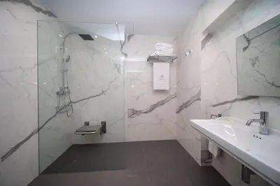 Un baño de Apartamentos Habitavit en Cáceres