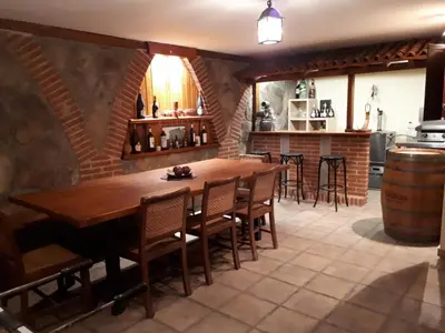 El salón o zona de bar de Villa Miranda