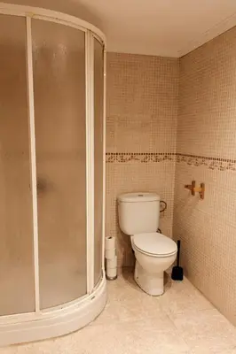 Un baño de La Berruca Casa Rural Malpartida de Cáceres