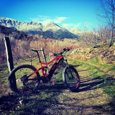 Montar en bicicleta en El Arrecorzo by #cherrygredos o alrededores