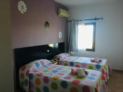 Cama o camas de una habitación en Hostal Catedritos Ibéricos A-5 Km 154 A 5 KM DE OROPESA A 1 KM DE HERRERUELA DE OROPESA