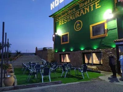 Edificio en el que se encuentra el hostal o pensión