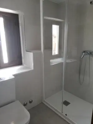 Un baño de Casa Rural El Enebro 4 estrellas