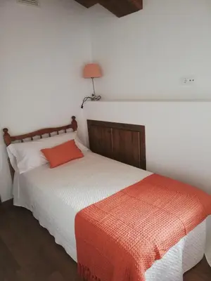 Cama o camas de una habitación en Casa Rural El Enebro 4 estrellas
