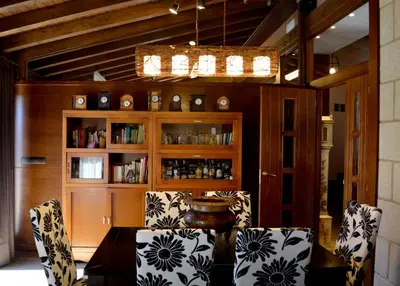 El salón o zona de bar de CASA RURAL VERSOS