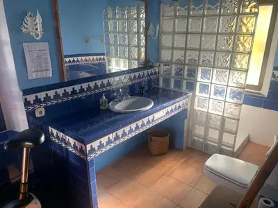 Un baño de Casa Rural Los Robles