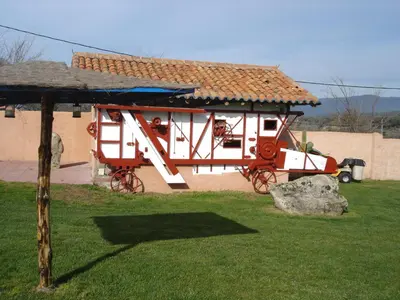 Edificio en el que se encuentra el hostal o pensión