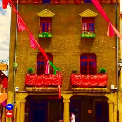 CASA RURAL PIEDRAHÍTA ( ART DÉCO )