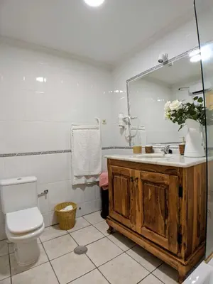 Un baño de El Desván (Candeleda)