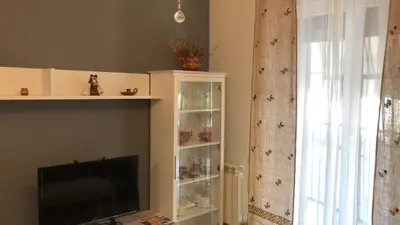 Una televisión o centro de entretenimiento en Alojamiento LA DUQUESITA