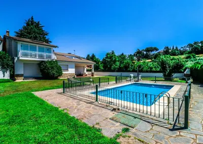 Piscina en o cerca de Casa Rural El Retiro de Gredos by RetiroRural