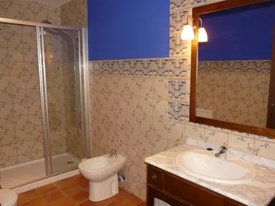 Un baño de ApartamentosTREVEJO La Noguera villamiel