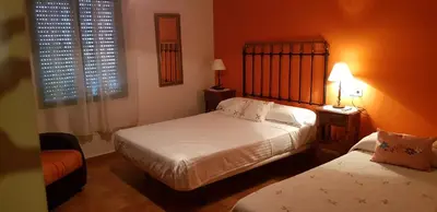Cama o camas de una habitación en ApartamentosTREVEJO La Noguera villamiel