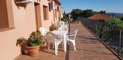 Un balcón o terraza de ApartamentosTREVEJO La Noguera villamiel