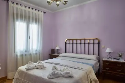 Cama o camas de una habitación en Cosy House in San Bartolomé de Pinares with Mountain View