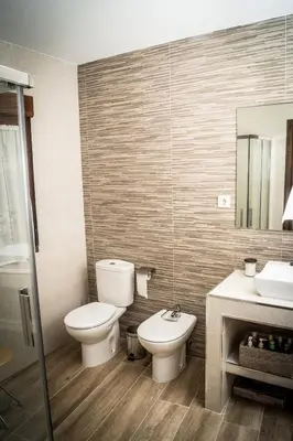 Un baño de Cosy House in San Bartolomé de Pinares with Mountain View