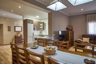 Una cocina o zona de cocina en Cosy House in San Bartolomé de Pinares with Mountain View