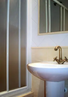 Un baño de Casa Rural La Breña