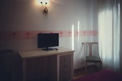 Una televisión o centro de entretenimiento en La Juderia de Las Arribes