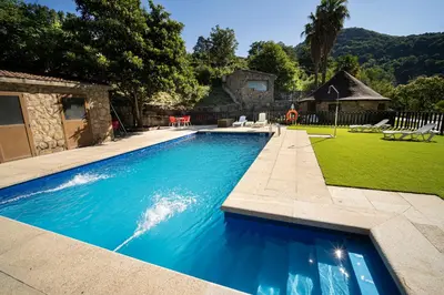 Piscina en o cerca de Albergue El Solitario