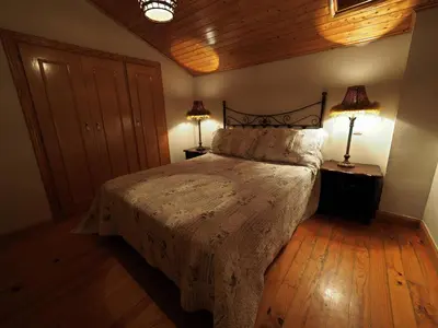 Cama o camas de una habitación en Núcleo de Turismo Rural Valle de Iruelas