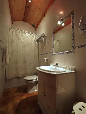 Un baño de Núcleo de Turismo Rural Valle de Iruelas