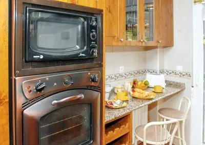 Una cocina o zona de cocina en Welcoming house in Ávila with private parking