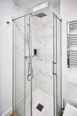 Un baño de VUT San Francisco 3