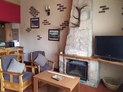 Una televisión o centro de entretenimiento en CASA RURAL GREDOS