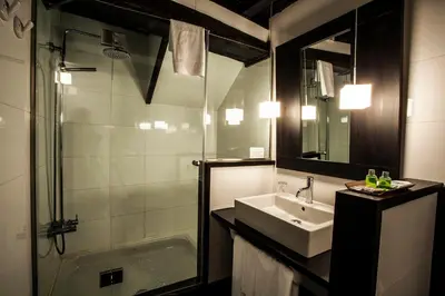 Un baño de La Plaza