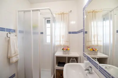 Un baño de El Jardín del 22