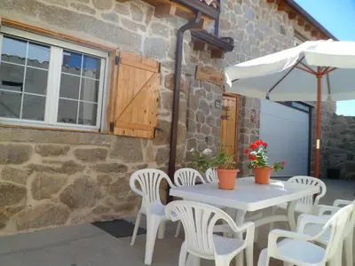 Un patio o zona al aire libre en Casa Rural Abuelo Adón