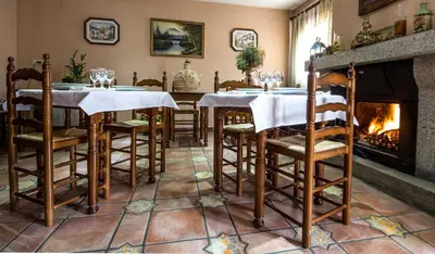 Un restaurante o sitio para comer en Hotel Rural El Paraiso de Gredos