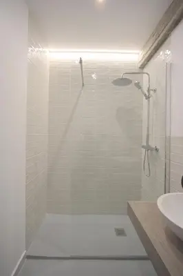 Un baño de Stunning Apartment for 8 people in Salamanca City by Batuecas