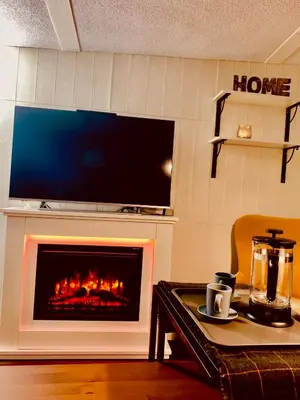 Una televisión o centro de entretenimiento en CASITA CON ENCANTO en la SIERRA DE GREDOS, CANDELEDA