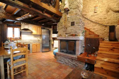 Una cocina o zona de cocina en La Resbalina Casa Rural