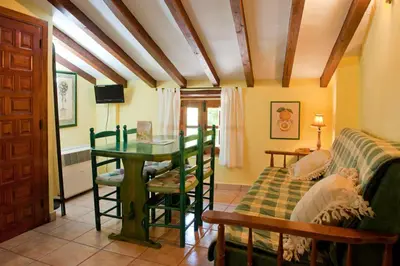 Una televisión o centro de entretenimiento en Comfortable Apartment in Robledillo de Gata with Balcony and View