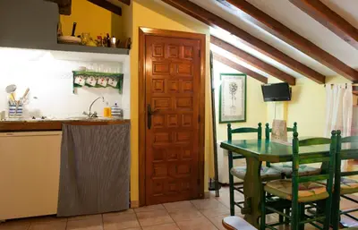 Una cocina o zona de cocina en Comfortable Apartment in Robledillo de Gata with Balcony and View