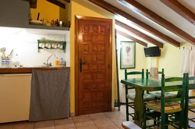 Una cocina o zona de cocina en Comfortable Apartment in Robledillo de Gata with Balcony and View