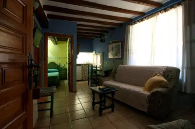 Zona de estar de Cosy Apartment in Robledillo de Gata - 45 sqm - Fireplace