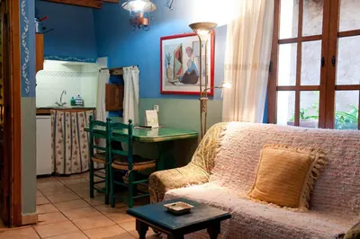 Zona de estar de Cosy Apartment in Robledillo de Gata - 45 sqm - Fireplace