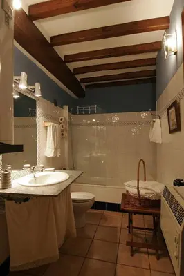 Un baño de Cosy Apartment in Robledillo de Gata - 45 sqm - Fireplace