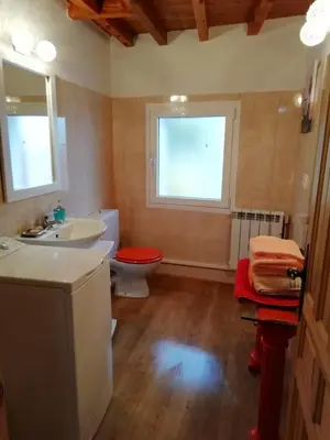 Un baño de Los Castaños