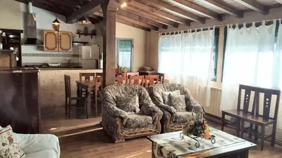 Zona de estar de Elegant Villa with Private Pool in Jerte